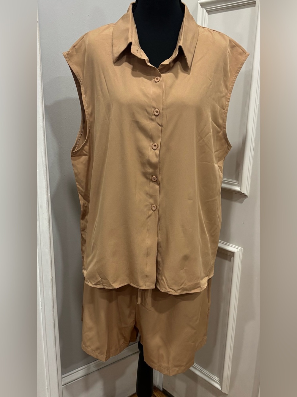 Women’s 1XL Tan 2 Piece Shorts Set Button Front Top Elastic Waist